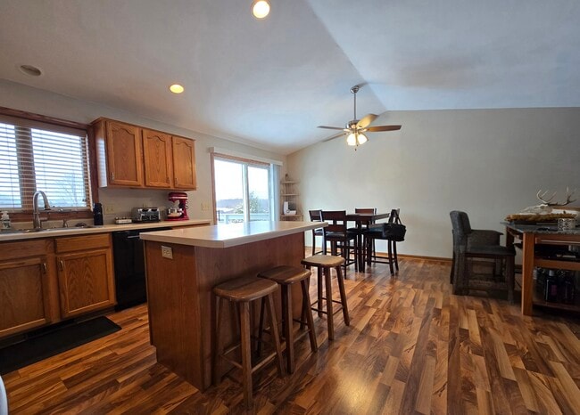Building Photo - Hyacinth Ct Greenville WI