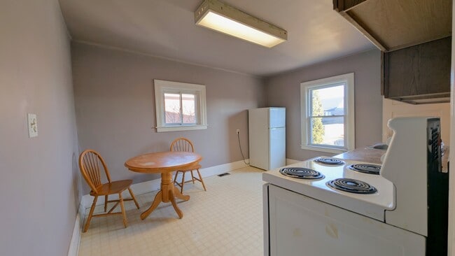 Photo du bâtiment - 1064 Monmouth Rd