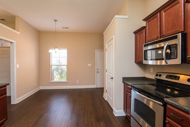 Building Photo - 2952 N Hartland Dr