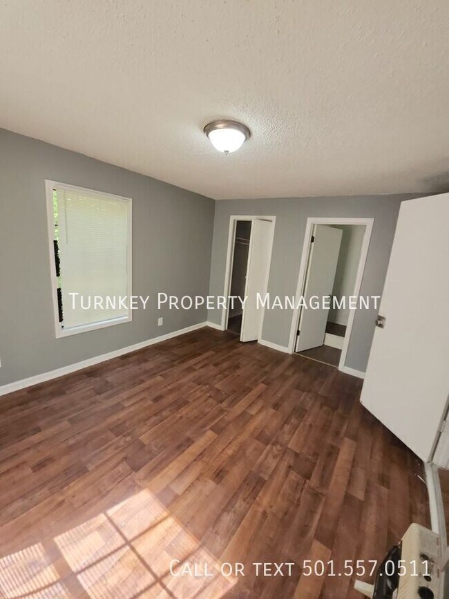 Foto del edificio - 1720 Pinewood Dr