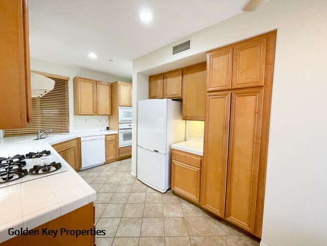 Foto del edificio - Beautiful first floor condo in Ocean Pointe with Lagoon views!!