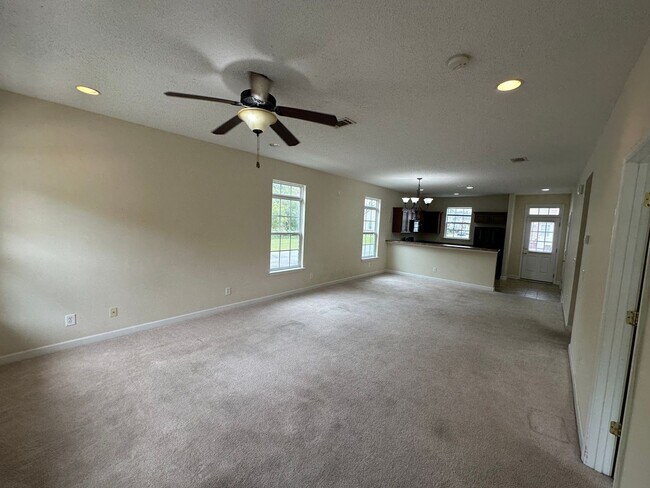 Building Photo - House for Rent