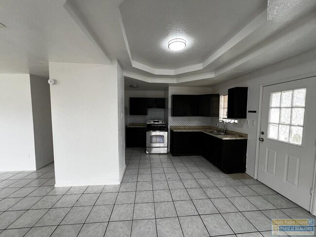 Building Photo - 5105 Villa Bonita St