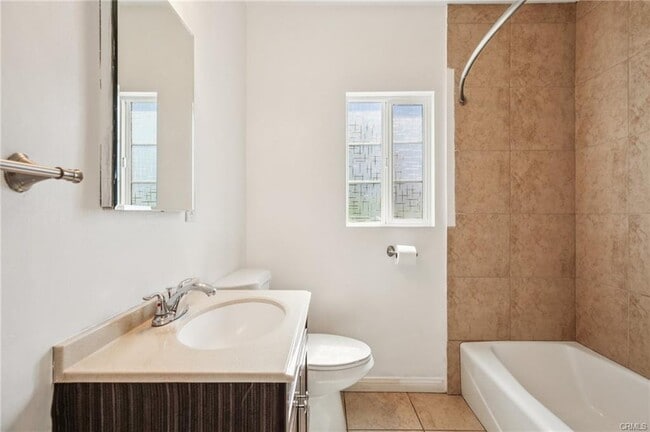 Foto del edificio - 16001 Tuba St