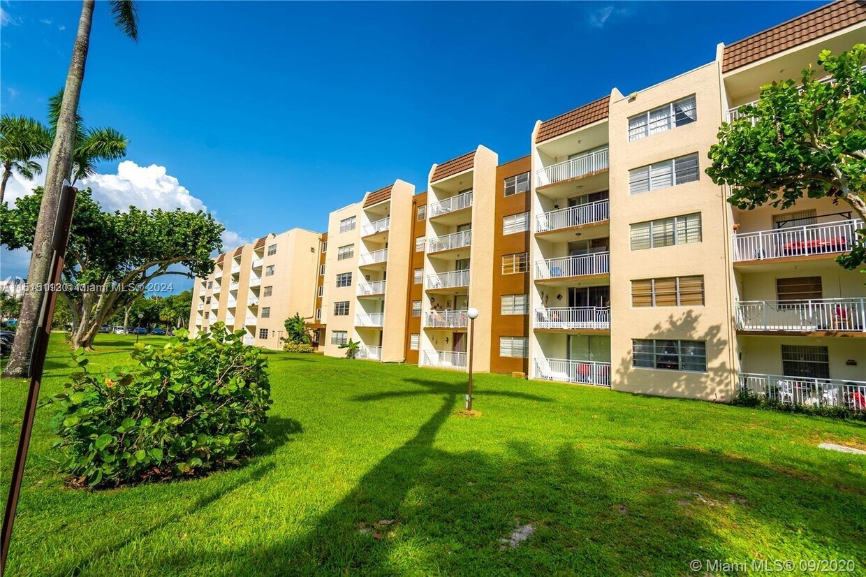 6960 NW 186th St Unit 2-122  