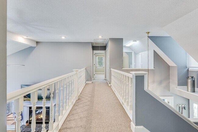 Building Photo - 329 Santee Dr