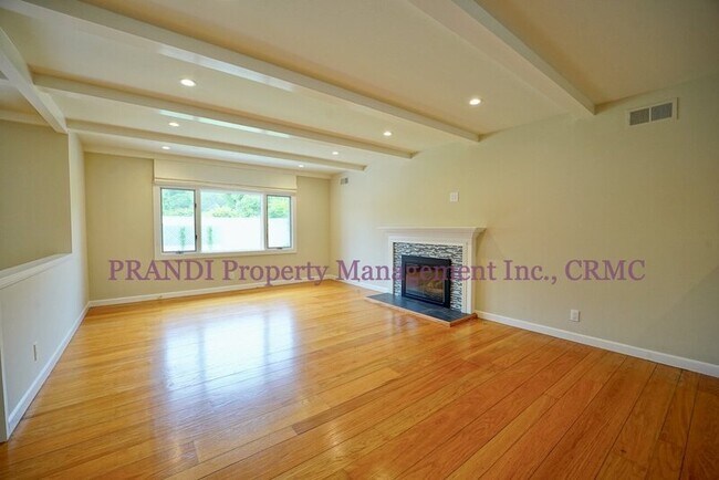 Foto del edificio - 51 Locksly Ln