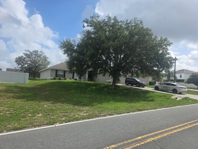 Foto del edificio - Large 4 bedroom 2 bath House