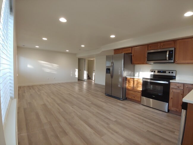 Building Photo - 591 S Emerald Ln