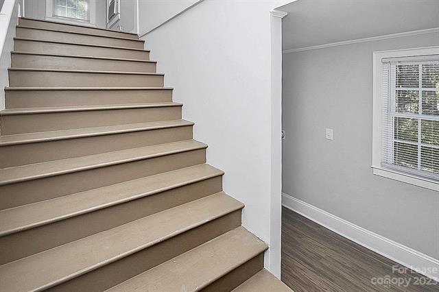 Foto del edificio - 521 W 6th Ave