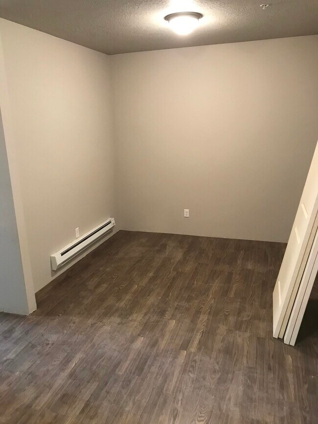 Building Photo - 5 W 800 S