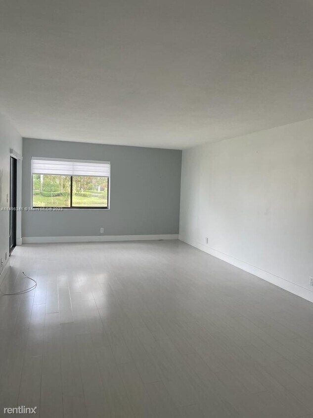 Primary Photo - 3 br, 2 bath House - 153 Lakeview Dr Apt 201