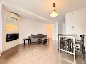 Building Photo - 2118 Rue Saint-Dominique