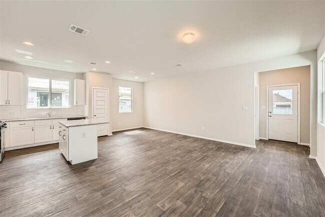 Foto del edificio - 141 Bluestem Dr