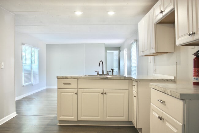 Foto del edificio - 413 W Limestone Rd
