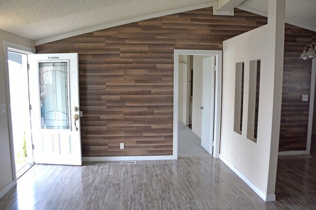 Building Photo - 863 Artesia Rd