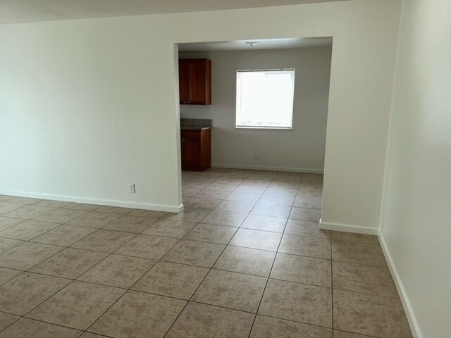 Building Photo - 4060 Oakhill Ave