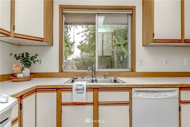 Building Photo - 24340 35th Pl S