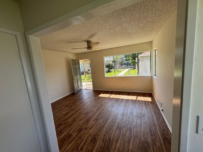 Building Photo - Spacious and Light 2 bedroom in Avalon Gre...