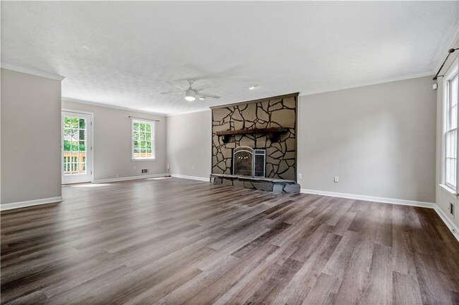 Building Photo - 4752 Forest Glen Ct NE