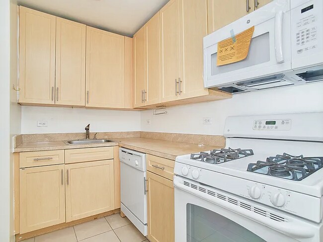 Foto del edificio - 83-40 Britton Ave