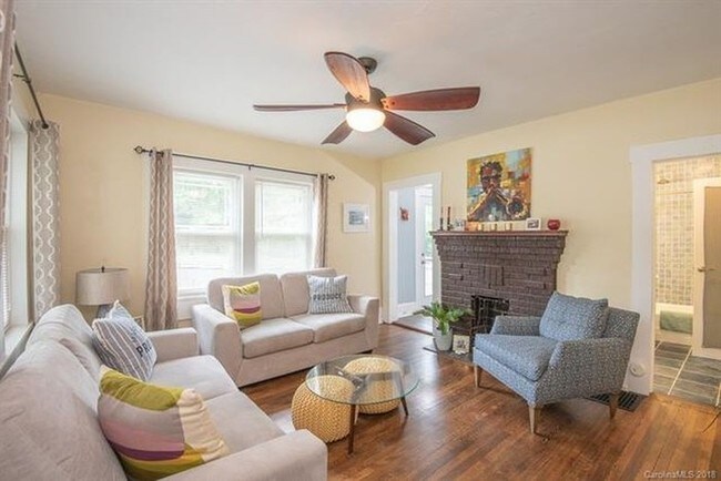 Building Photo - Biltmore Village Duplex!