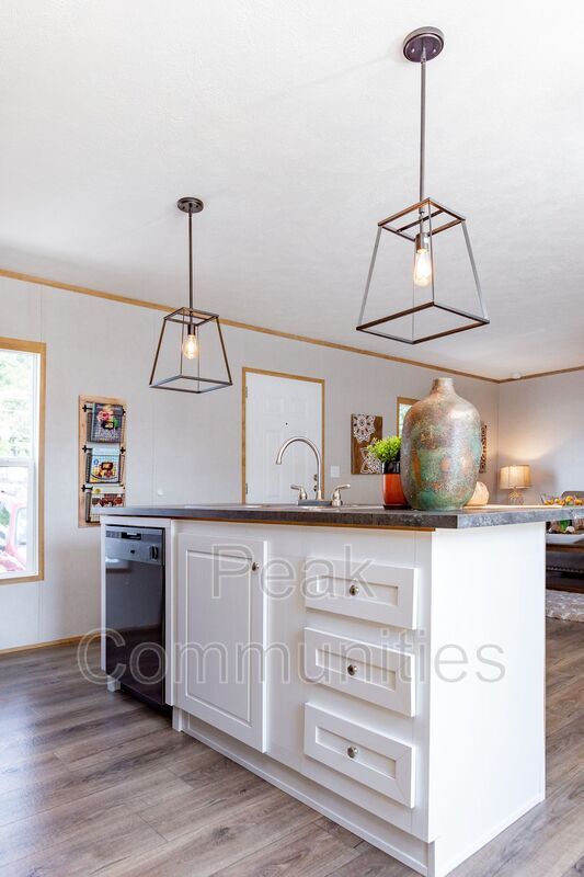 Foto del edificio - 423 Shady Brook Hts