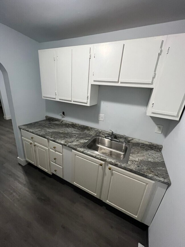 Foto del edificio - Welcome to this charming 3-bedroom, 1-bath...