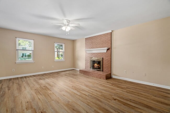 Building Photo - 4117 Rainbow Dr