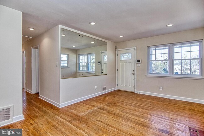 Building Photo - 3271 Annandale Rd