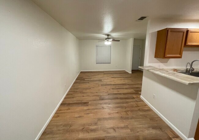 Building Photo - 2503 S Lea Ave