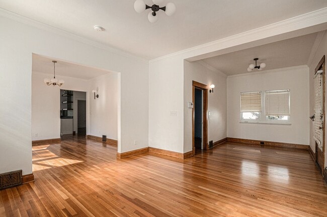 Building Photo - Beautifully Remodeled Home in Cherry Creek
