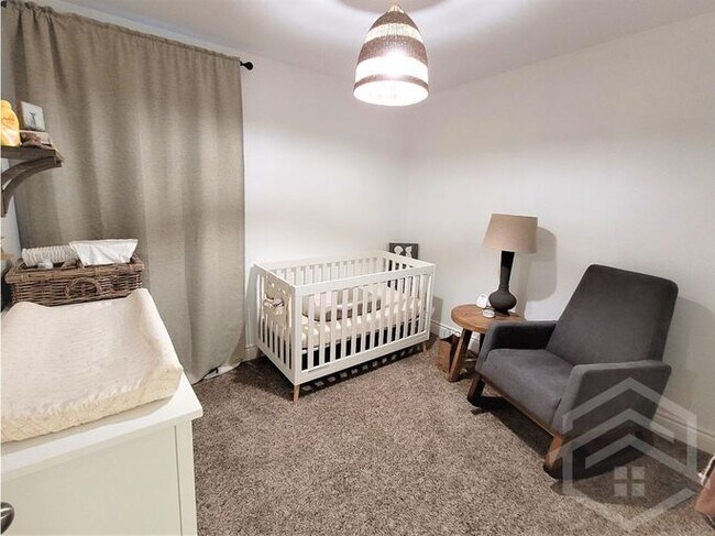 Photo du bâtiment - 3-Bedroom with a Heated Shop!!