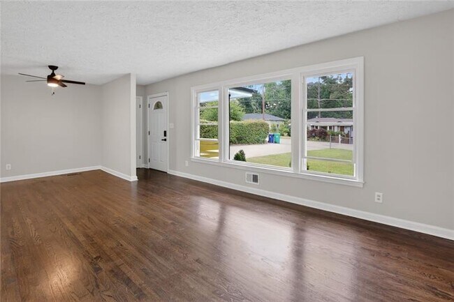 Building Photo - 3081 Glendale Ct