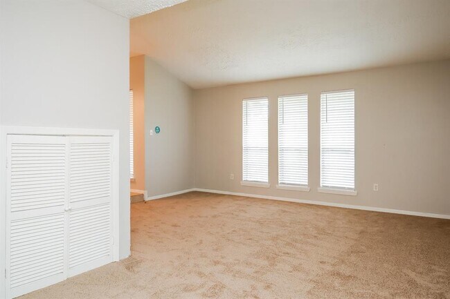 Building Photo - 4515 Burkegate Dr