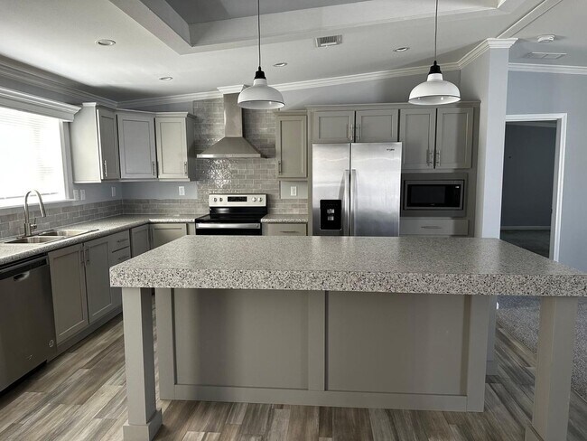 Building Photo - 15591 Charmwood Dr