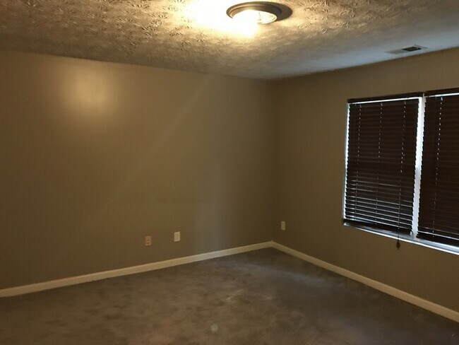 Building Photo - 13104 Fairington Ridge Cir