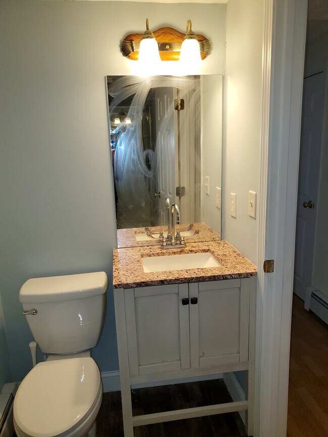 Foto del edificio - 132 Lawrence Rd