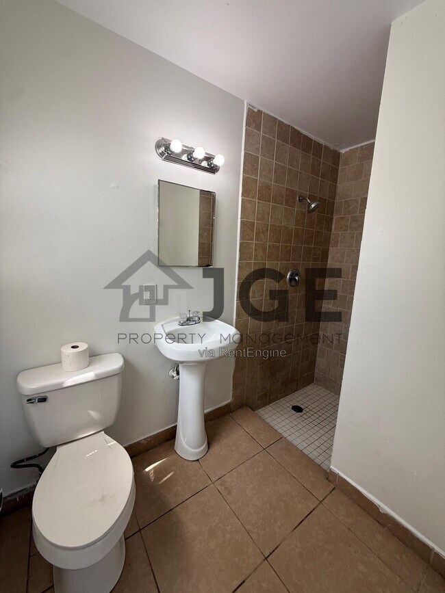 Foto del edificio - 1218 W 25th St