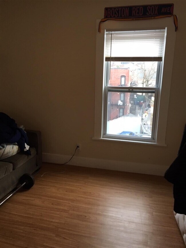 Foto del edificio - 57 Bishop Allen Dr