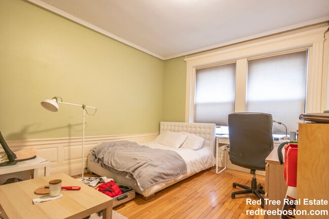 Building Photo - 466 Commonwealth Ave