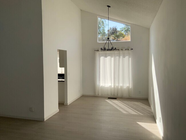 Foto del edificio - Stunning Remodeled 4 bedroom Hercules Home
