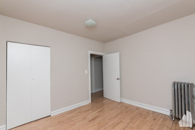 Building Photo - 5660 N Ridge Ave