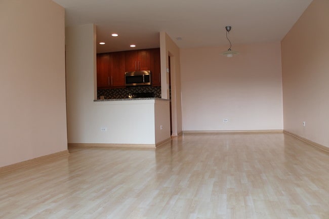 Building Photo - 1112 Castilian Ct