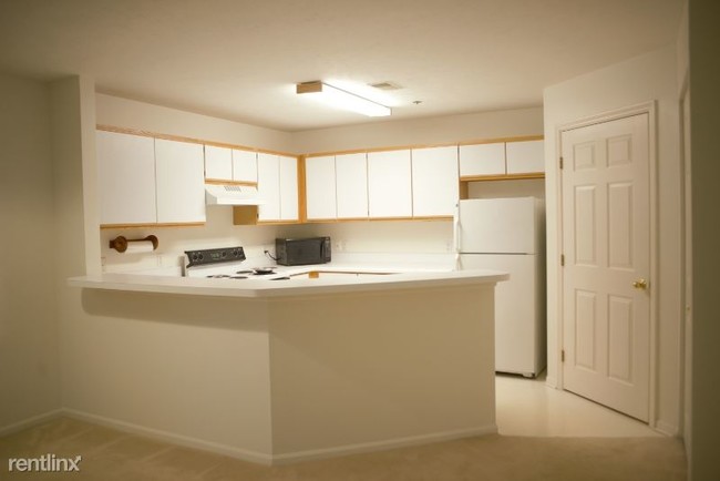 Building Photo - 2 br, 2 bath Condo - 3101 Poplar Creek SE