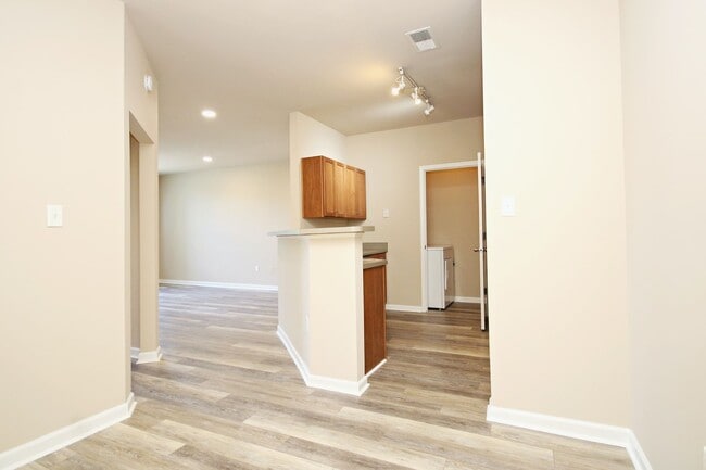 Building Photo - Pet-Friendly 1BR Condo in Walker Square – Walk to UVA Medical Center