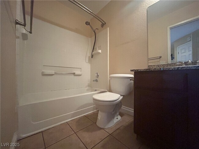 Foto del edificio - 6800 E Lake Mead Blvd