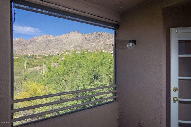 Foto del edificio - 6655 N Canyon Crest Dr