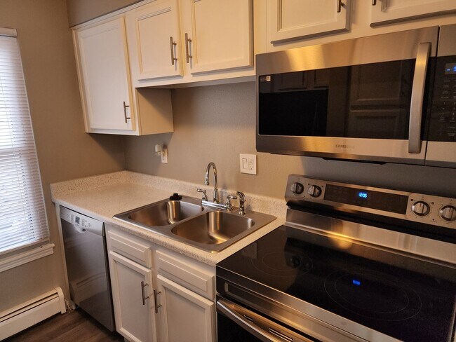 Foto del edificio - MOVE IN SPECIAL $350 OFF FIRST MONTHS RENT...