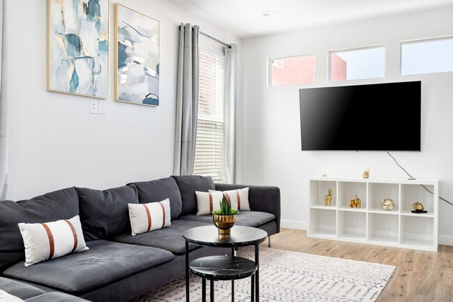 Building Photo - 3806 E Polk St